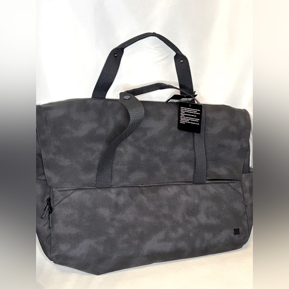 Lululemon New Early Embark Duffel 27L Deep Coal Nylon Large Messenger Laptop Bag - Picture 3 of 10